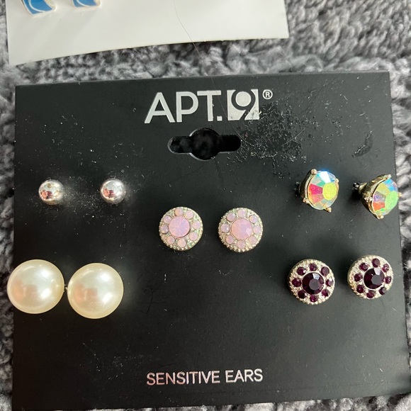 Earings bundle - Picture 6 of 6